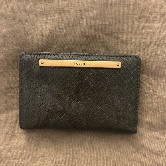 Fossil Python Textured Leather Wallet with Gold Plate - Picture 3 of 4